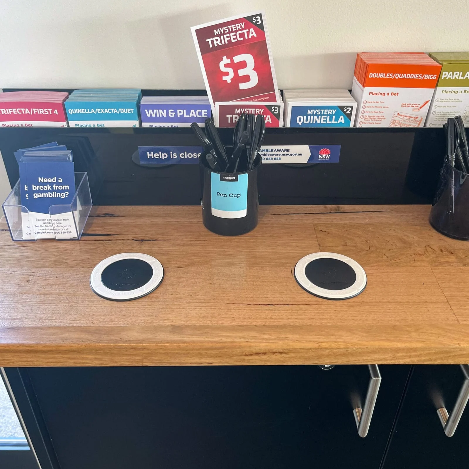 Wireless charging at Sedgers Reef Hotel, photo 3 of 3