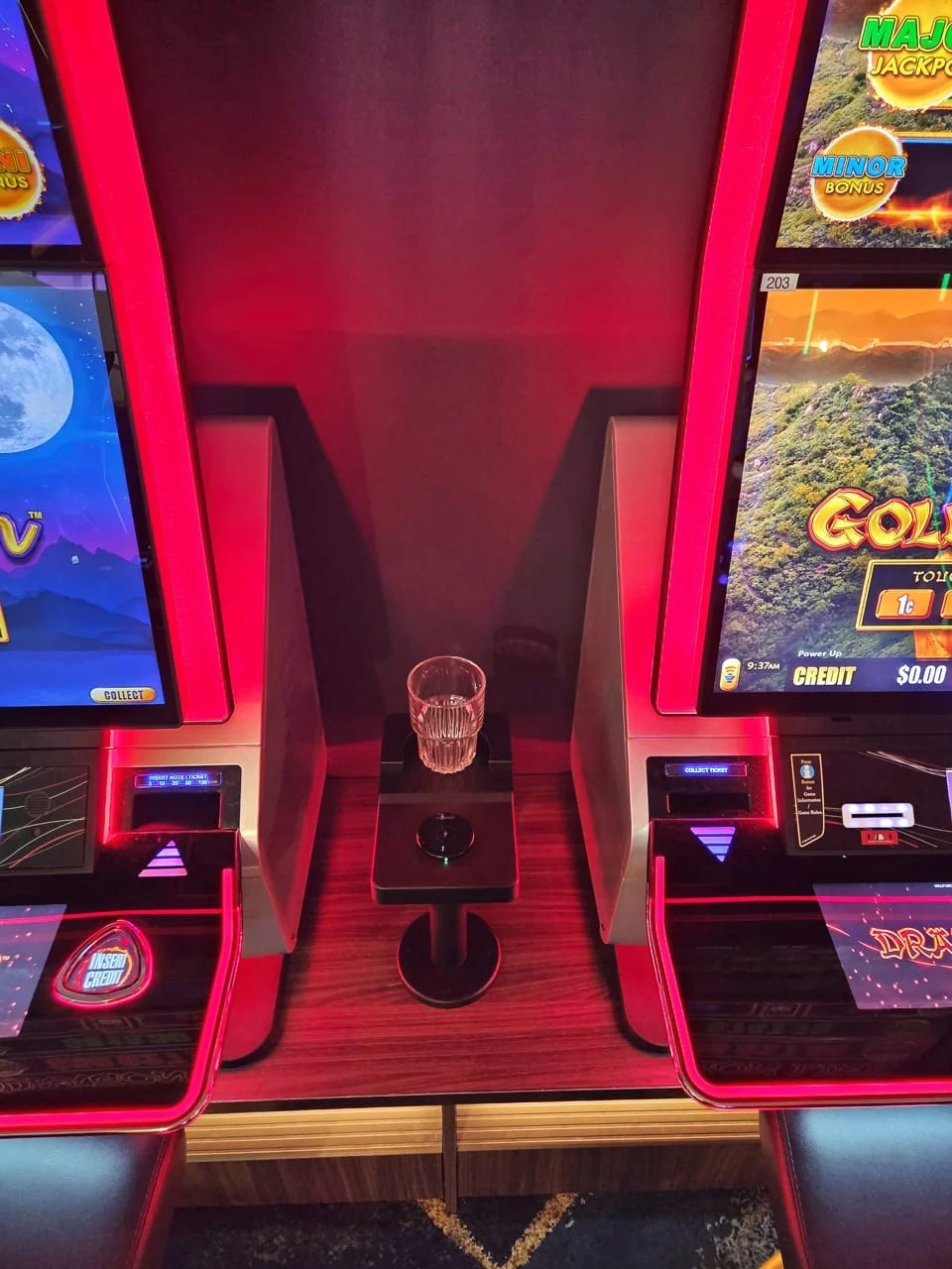 Wireless charging at Broncos Leagues Club, photo 7 of 9