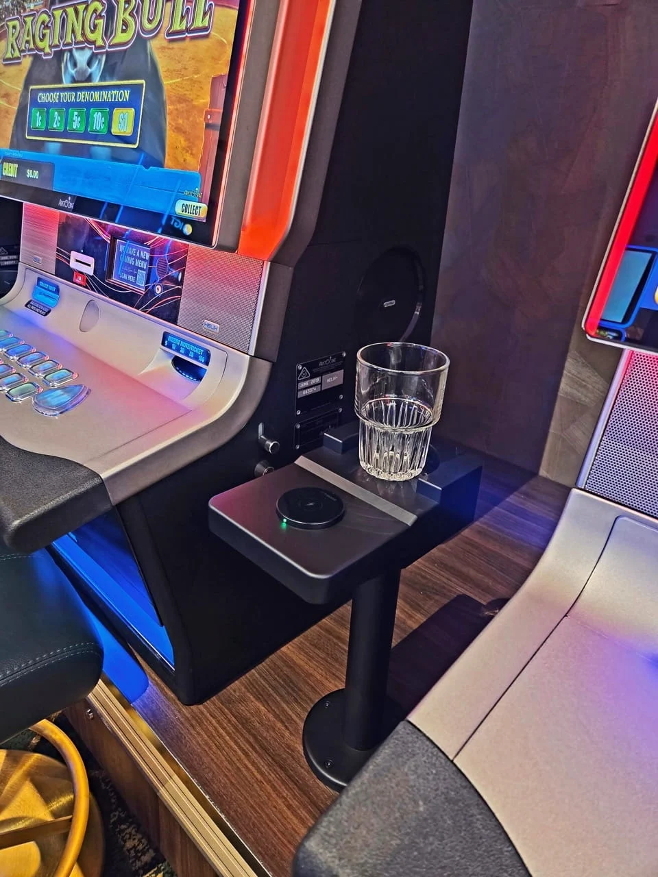 Wireless charging at Broncos Leagues Club, photo 4 of 9