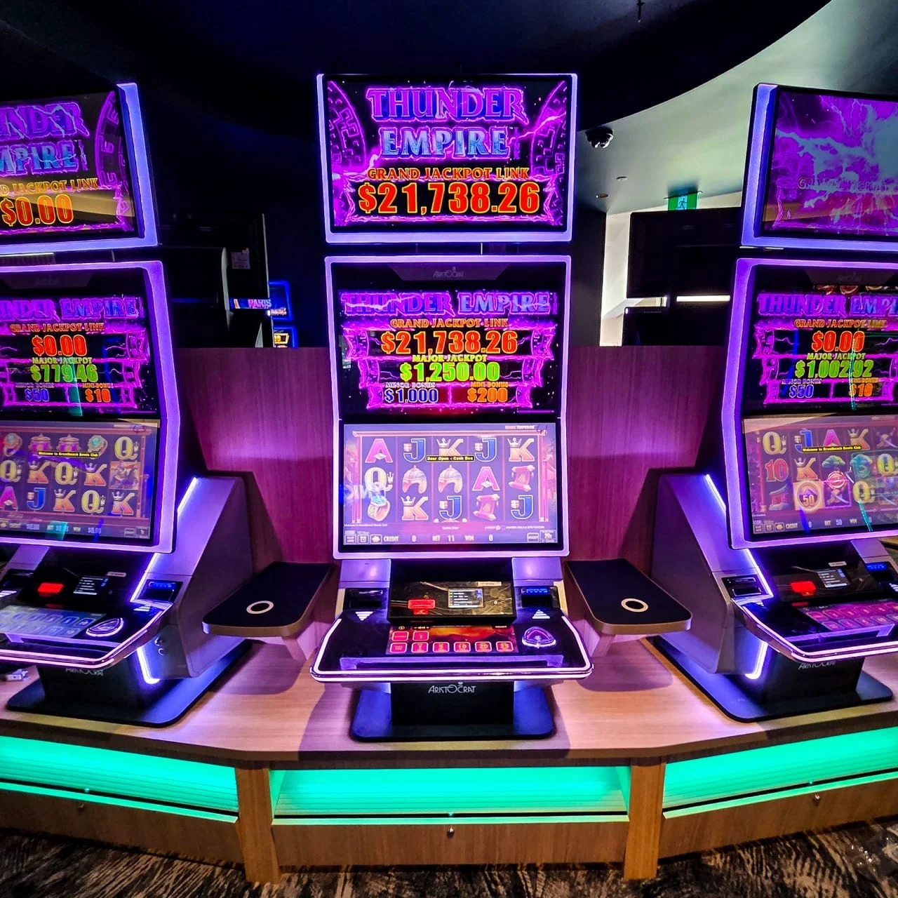 Wireless charging at Broadbeach Bulls Bowl Club, photo 2 of 9
